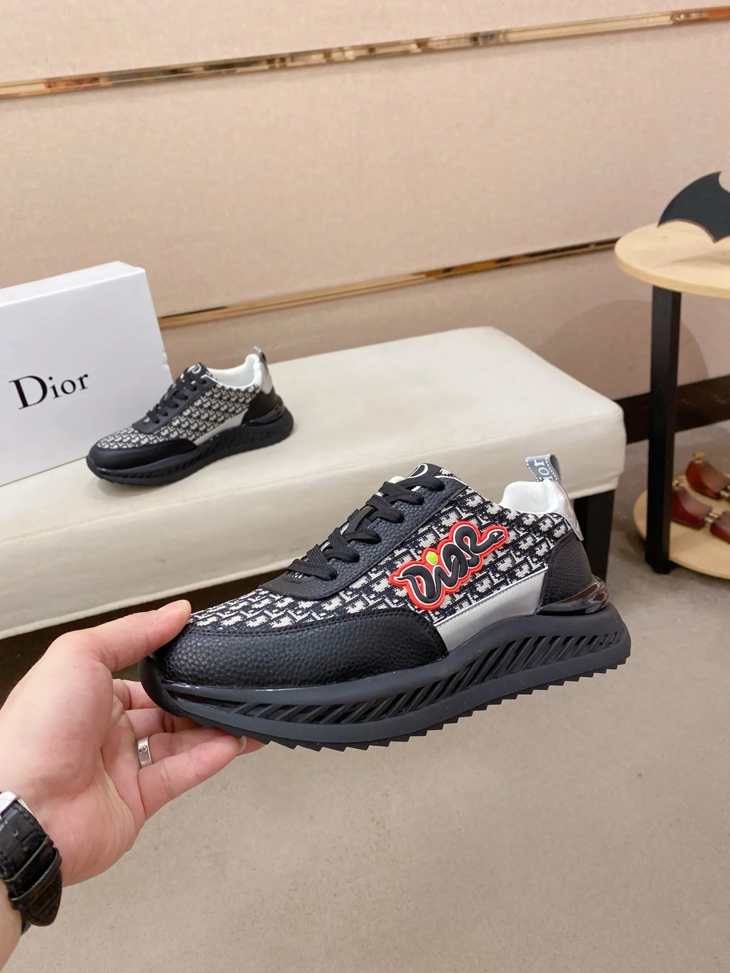 Factory price: 462💰 [Dior·Dior] New casual sports style men's shoes, new spring and summer design, perfect workmanship, lace-up style to create cabinet quality, upper: imported first-layer cowhide, sheepskin lining is soft and comfortable, ultra-light TPU wear-resistant outsole, simple, versatile fashion men's shoes, excellent color code number 38--44. Can be customized 45 non-returnable